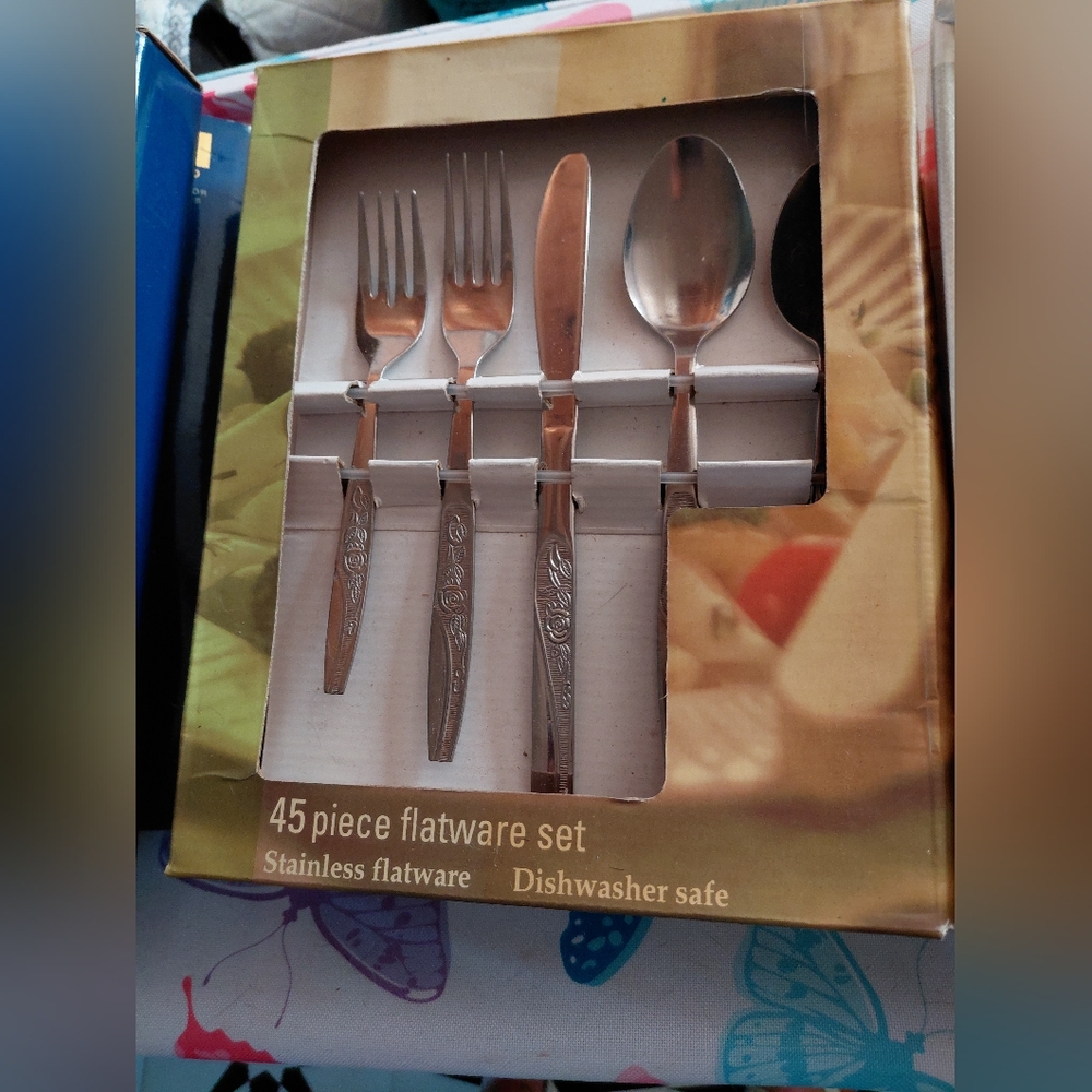 Home Collection Silver Flatware Set